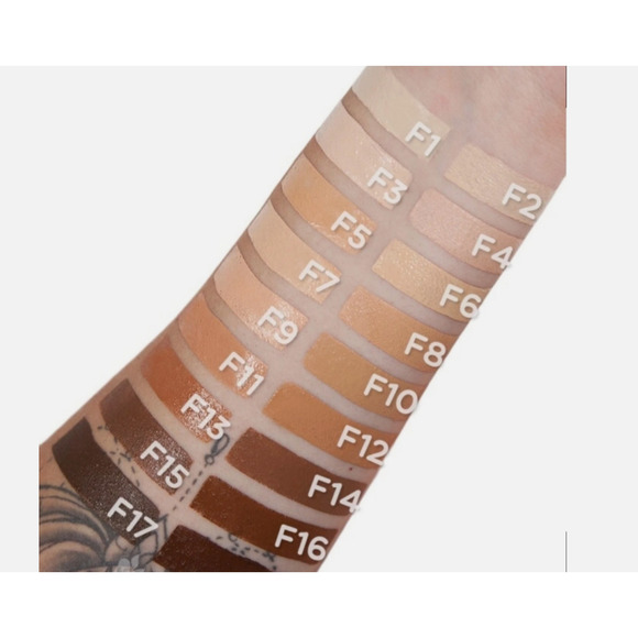 Makeup Revolution Fast Base Stick Foundation - Choose your shade - Picture 2 of 3